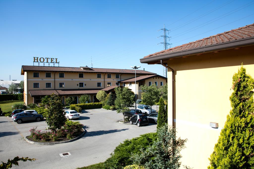 Hotel Del Parco Vigevano Eksteriør billede